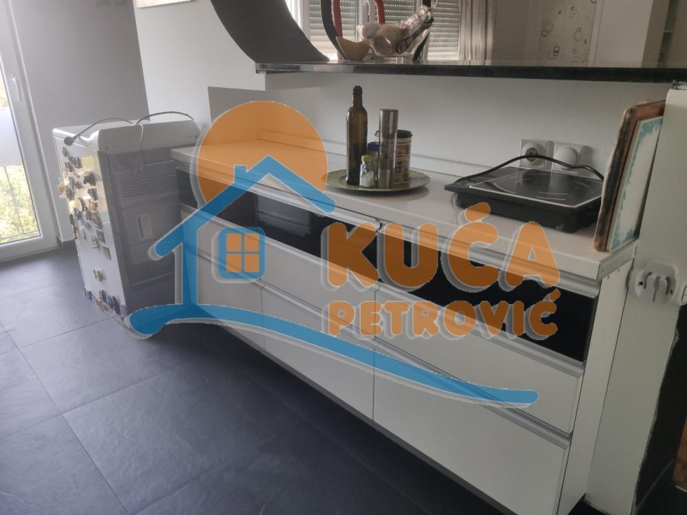 Slika 6 - Trg kralja Aleksandra Ujedinitelja, Trosoban stan za izdavanje, 72m2, 600€