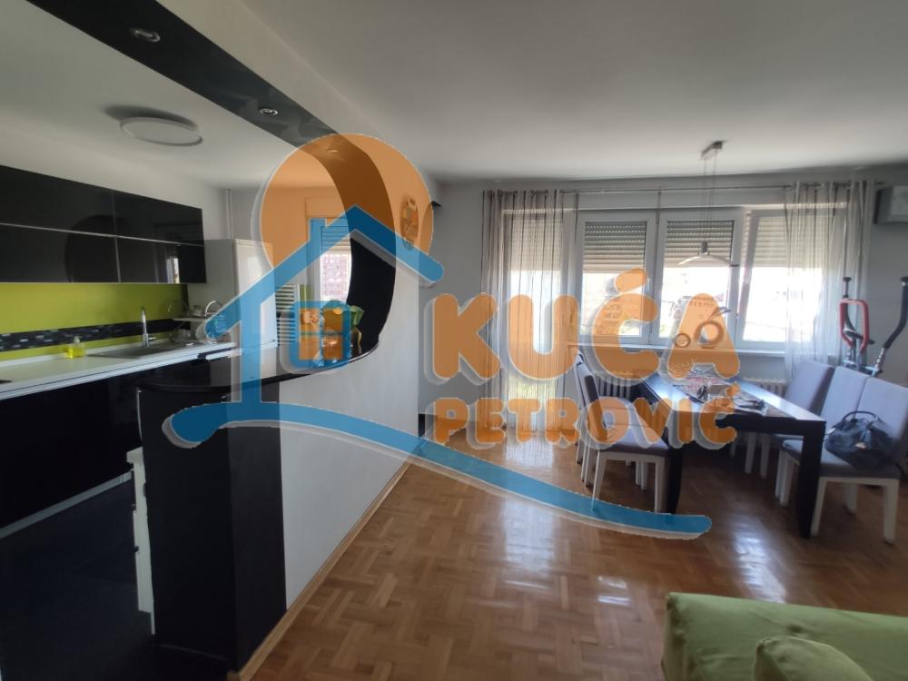 Slika 2 - Trg kralja Aleksandra Ujedinitelja, Trosoban stan za izdavanje, 72m2, 600€