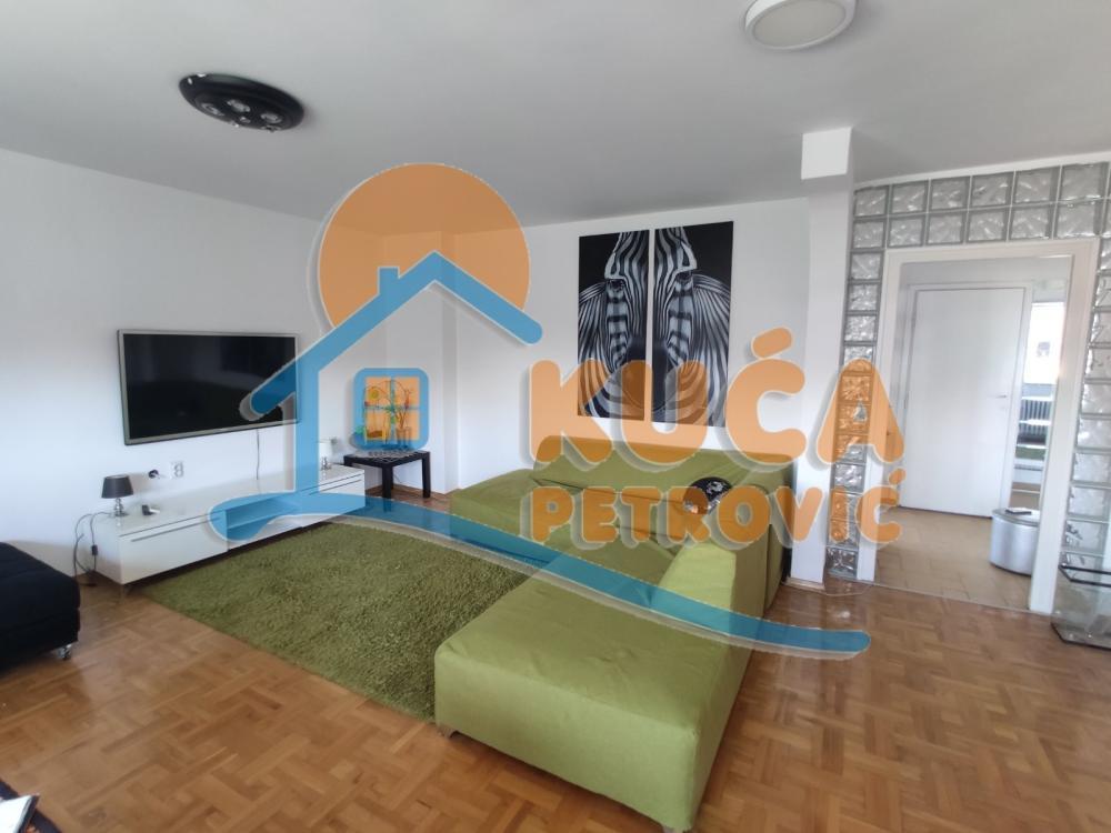 Glavna slika -Trg kralja Aleksandra Ujedinitelja, Trosoban stan za izdavanje, 72m2, 600€