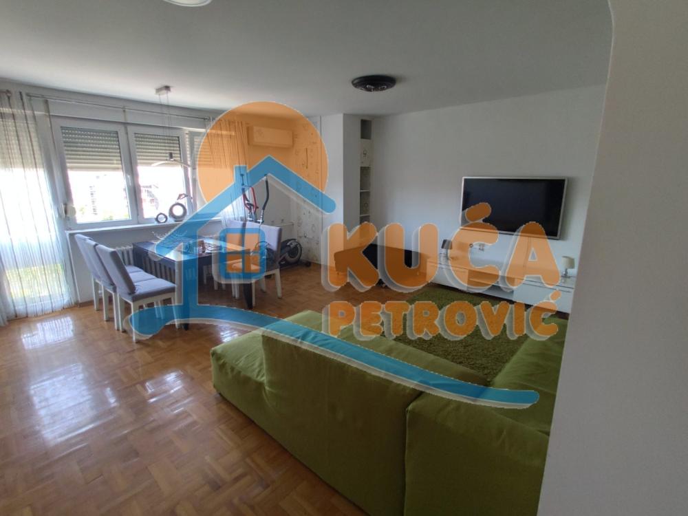 Slika 1 - Trg kralja Aleksandra Ujedinitelja, Trosoban stan za izdavanje, 72m2, 600€