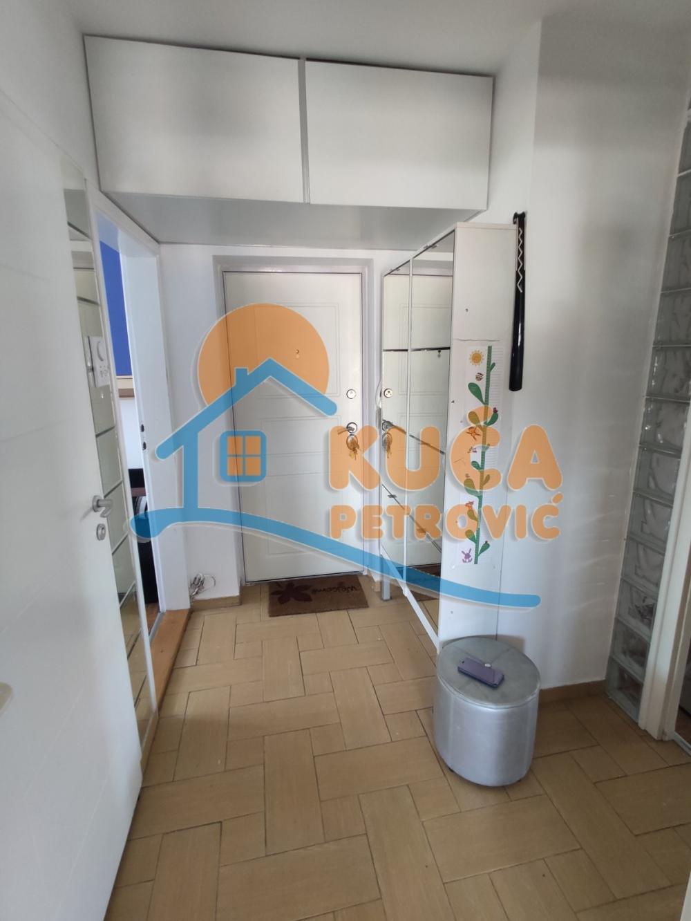 Slika 11 - Trg kralja Aleksandra Ujedinitelja, Trosoban stan za izdavanje, 72m2, 600€