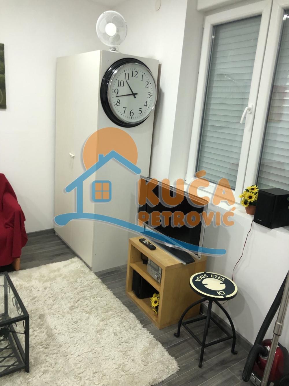 Slika 1 - Obrenovićeva, Jednosoban stan za izdavanje, 26m2, 320€