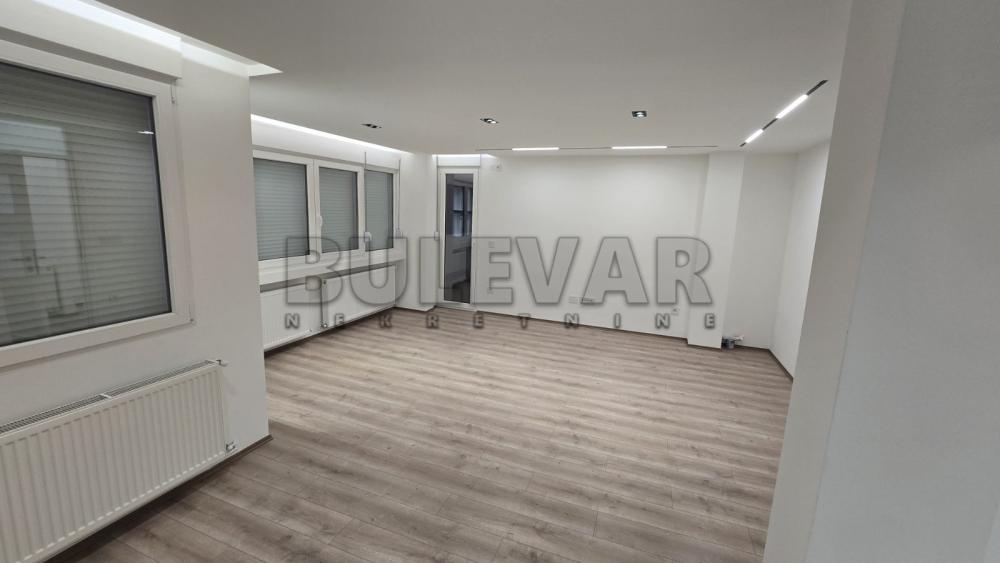Slika 1 - Bulevar Nemanjića, Trosoban stan na prodaju, 89m2, 186.000€