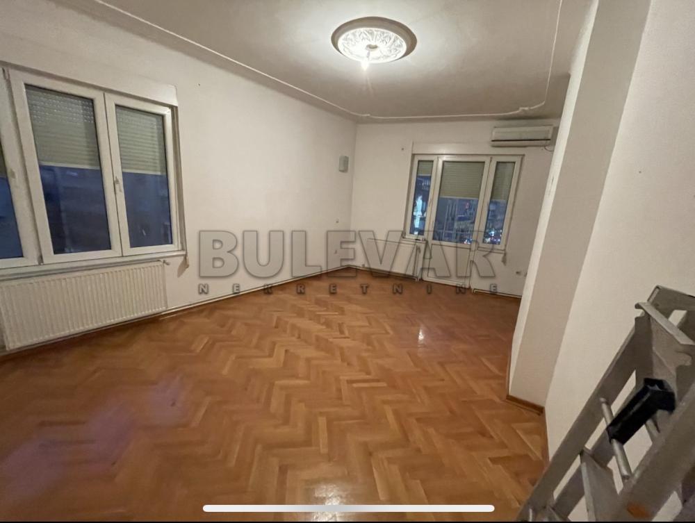 Slika 5 - Obrenovićeva, Četvorosoban stan za izdavanje, 92m2, 700€