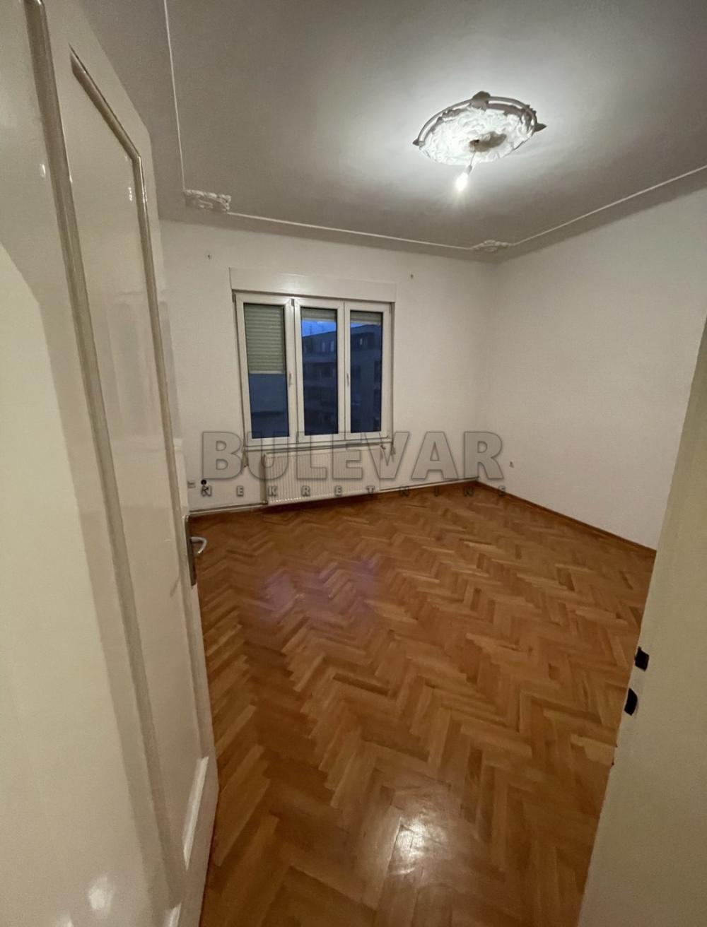 Slika 4 - Obrenovićeva, Četvorosoban stan za izdavanje, 92m2, 700€