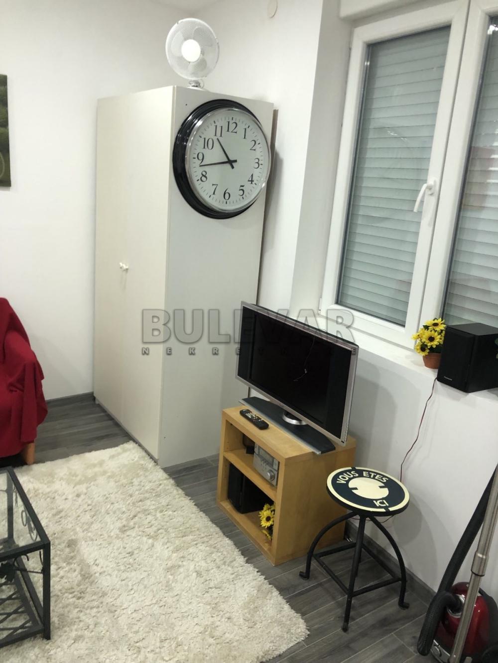 Slika 1 - Obrenovićeva, Jednosoban stan za izdavanje, 26m2, 320€