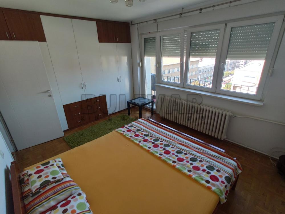 Slika 8 - Trg kralja Aleksandra Ujedinitelja, Trosoban stan za izdavanje, 72m2, 600€