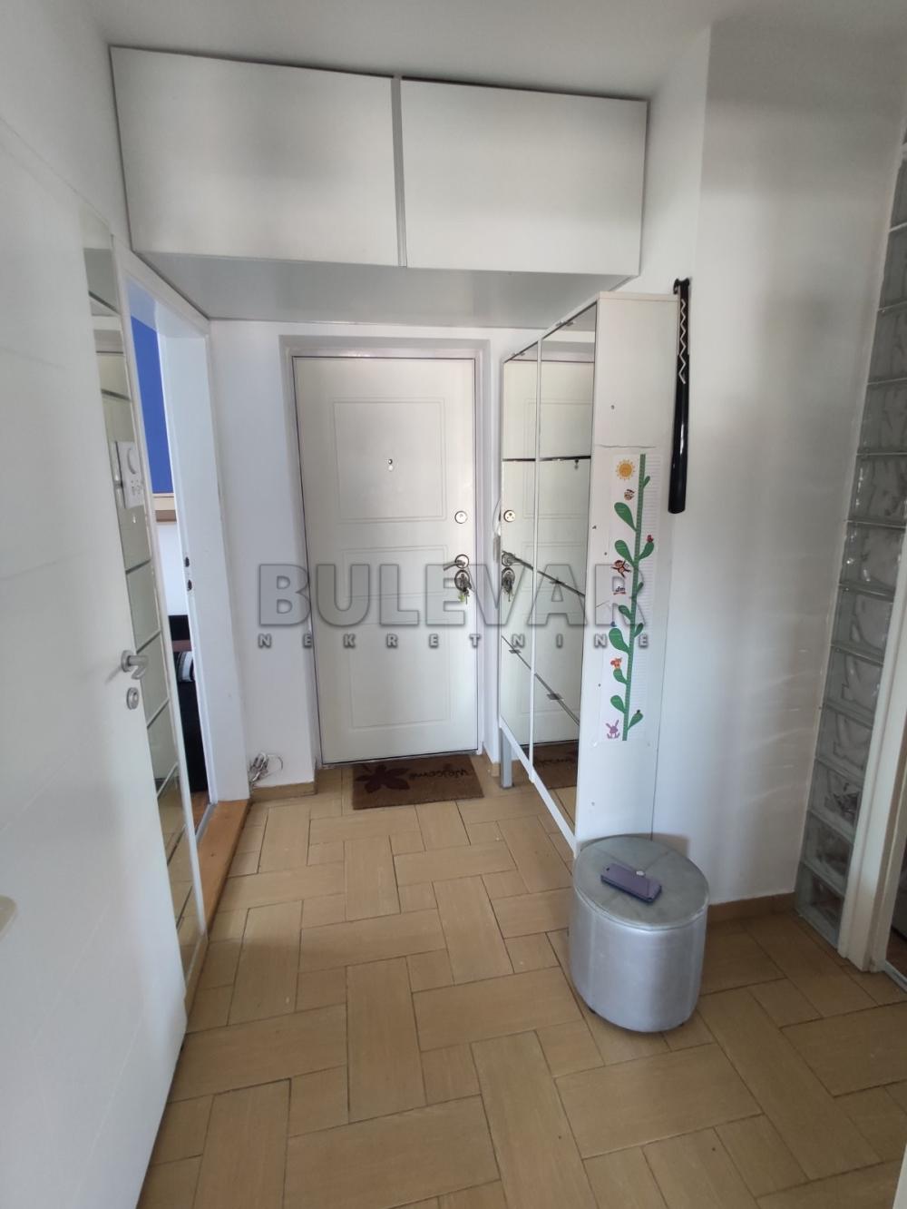 Slika 11 - Trg kralja Aleksandra Ujedinitelja, Trosoban stan za izdavanje, 72m2, 600€