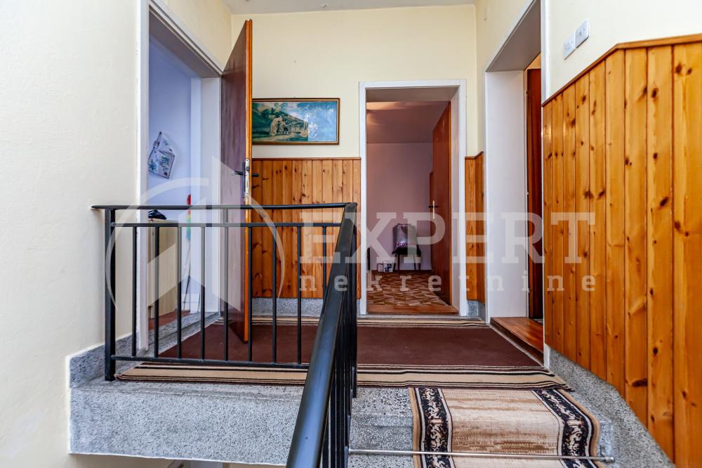 Slika 9 - Velikojastrebačka,  Kuća na prodaju, 251m2, 195.000€