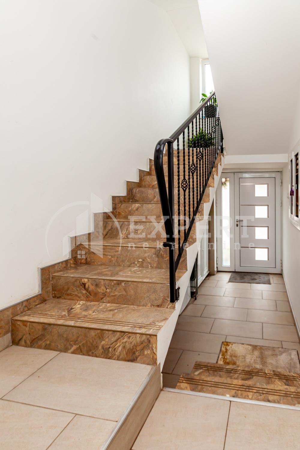 Slika 2 - Ledena stena,  Kuća na prodaju, 290m2, 310.000€