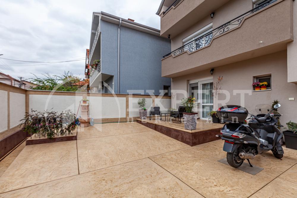 Slika 1 - Ledena stena,  Kuća na prodaju, 290m2, 310.000€