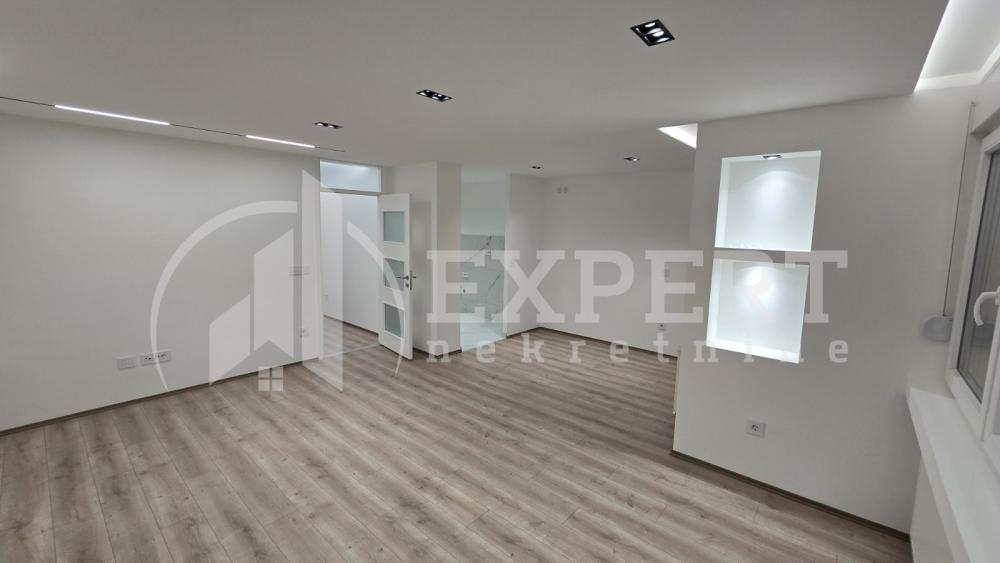 Slika 2 - Bulevar Nemanjića, Trosoban stan na prodaju, 89m2, 186.000€