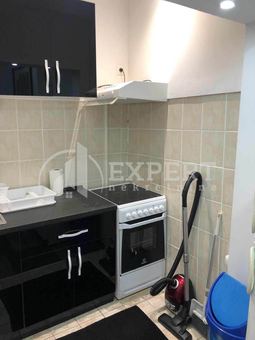 Slika 3 - Obrenovićeva, Jednosoban stan za izdavanje, 26m2, 320€