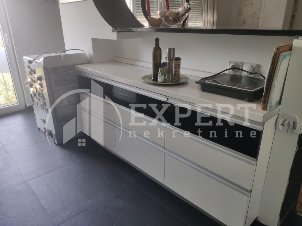 Slika 6 - Trg kralja Aleksandra Ujedinitelja, Trosoban stan za izdavanje, 72m2, 600€