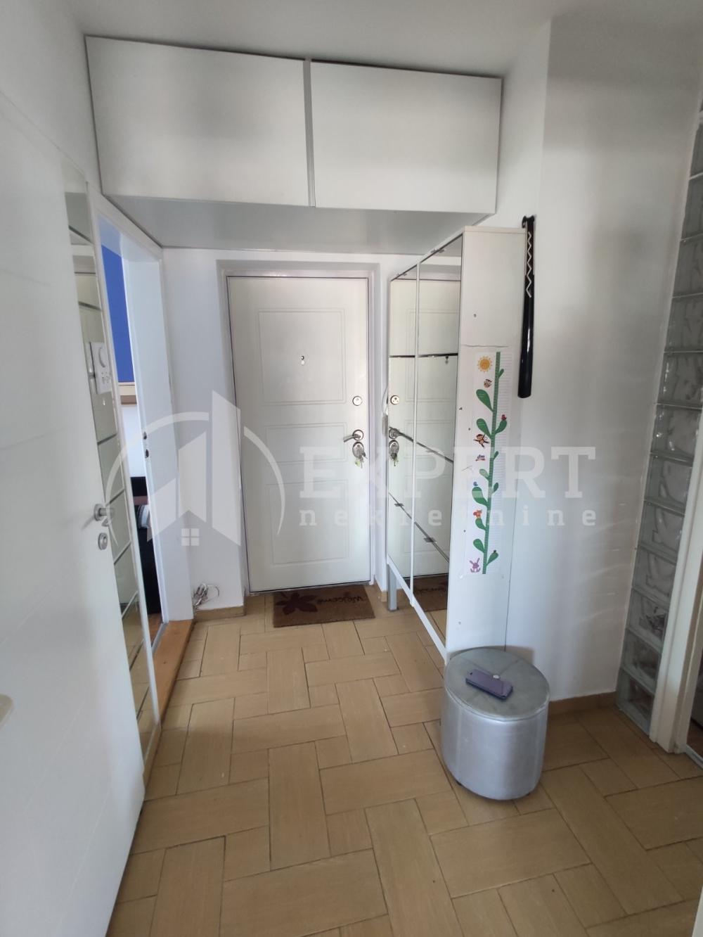 Slika 11 - Trg kralja Aleksandra Ujedinitelja, Trosoban stan za izdavanje, 72m2, 600€