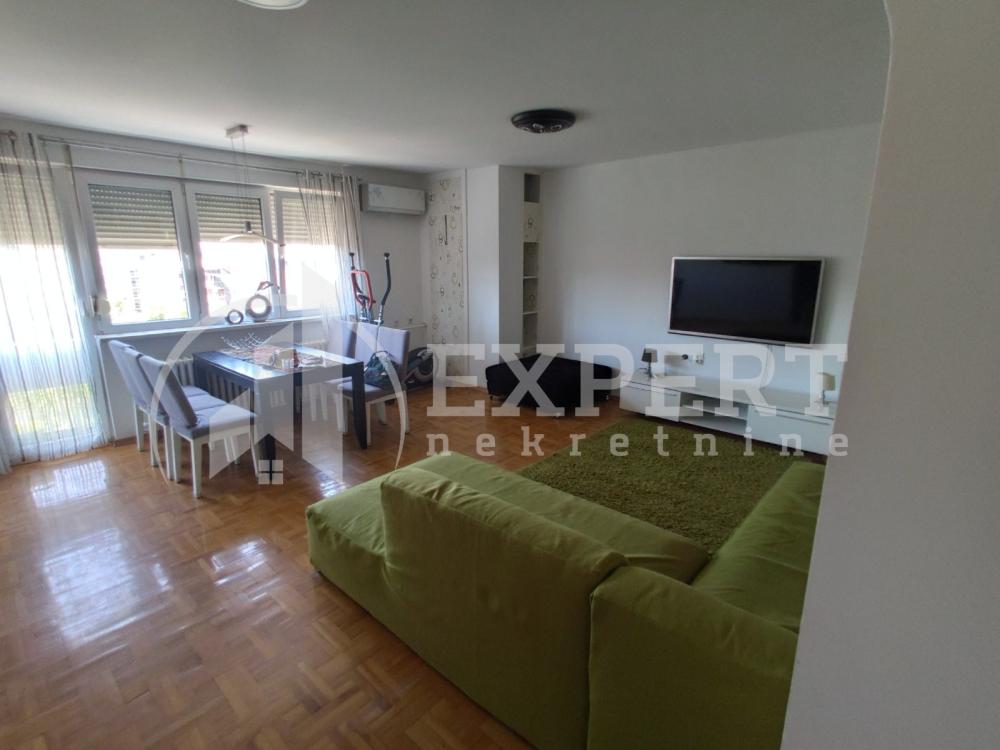 Slika 1 - Trg kralja Aleksandra Ujedinitelja, Trosoban stan za izdavanje, 72m2, 600€