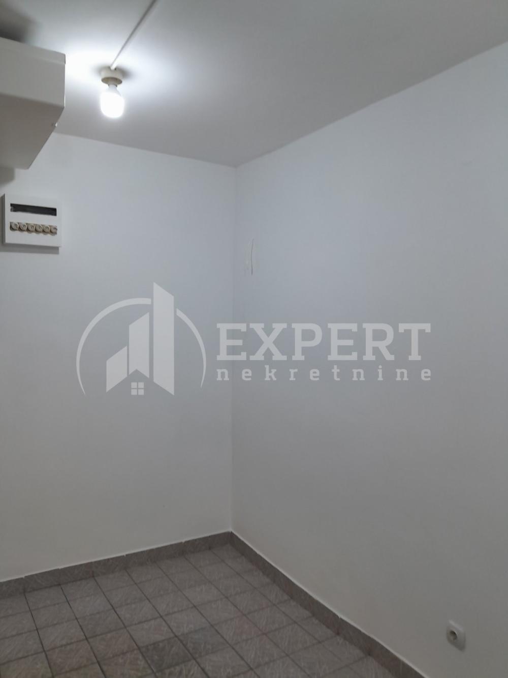 Slika 2 - Obrenovićeva,  Lokal za izdavanje, 8m2, 80€