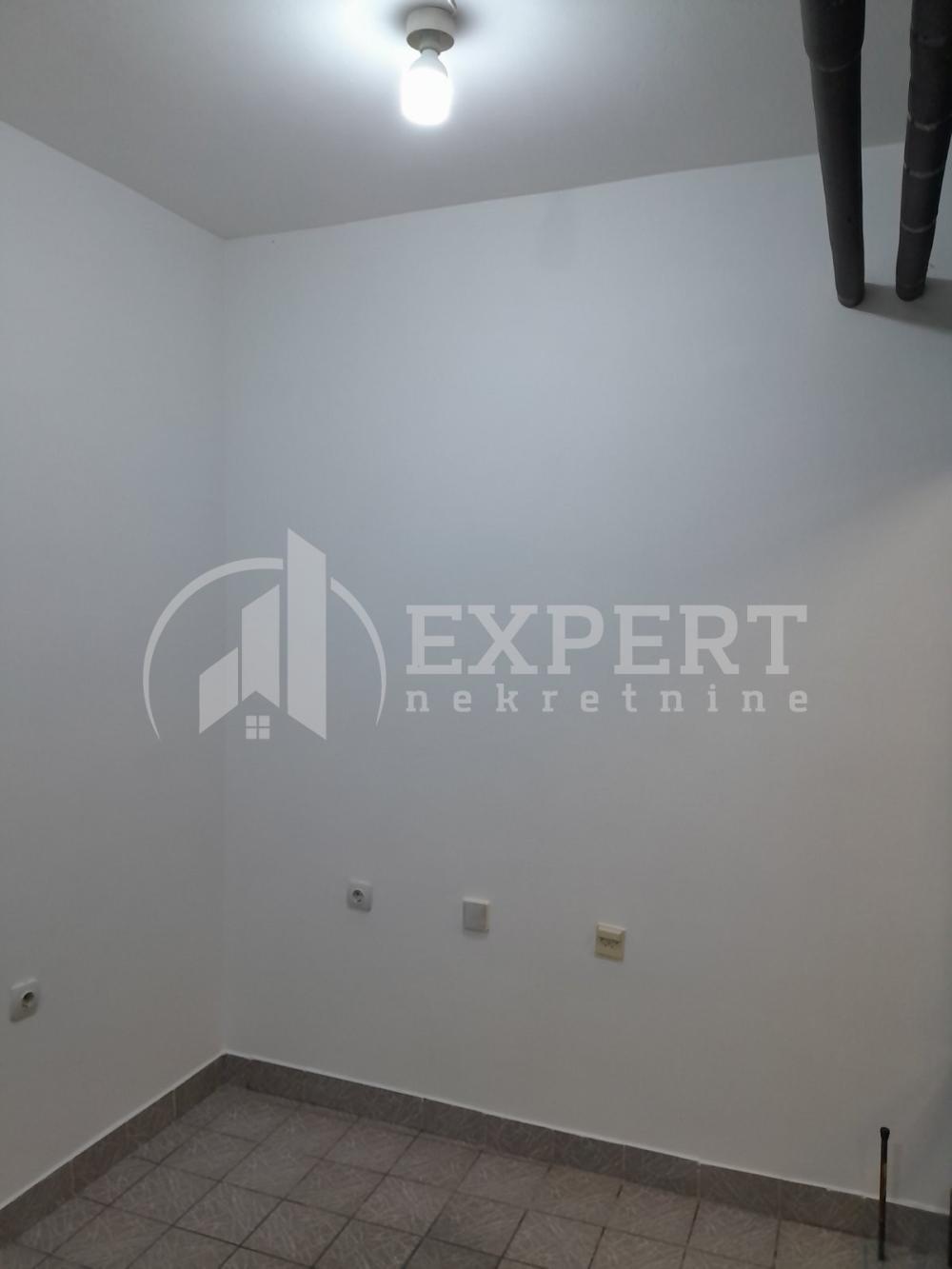 Slika 3 - Obrenovićeva,  Lokal za izdavanje, 8m2, 80€