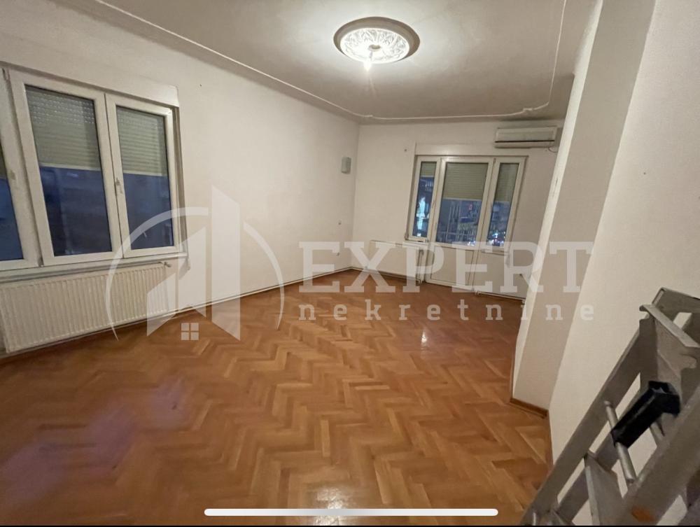 Slika 5 - Obrenovićeva, Četvorosoban stan za izdavanje, 92m2, 700€