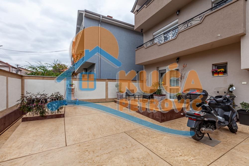 Slika 1 - Ledena stena,  Kuća na prodaju, 290m2, 310.000€