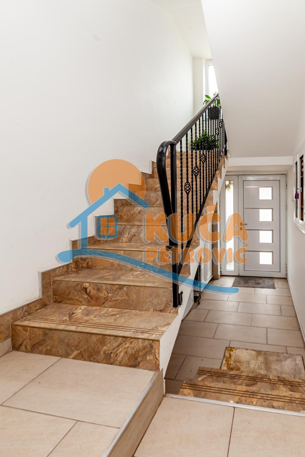 Slika 2 - Ledena stena,  Kuća na prodaju, 290m2, 310.000€