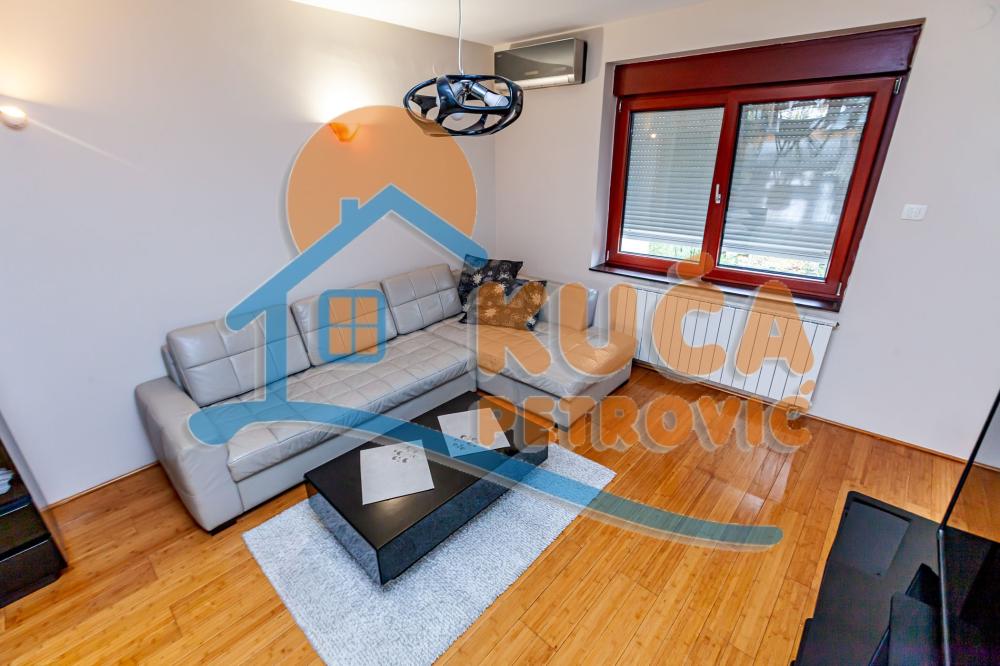 Slika 1 - Lole Ribara, Dvoiposoban stan na prodaju, 76m2, 189.000€