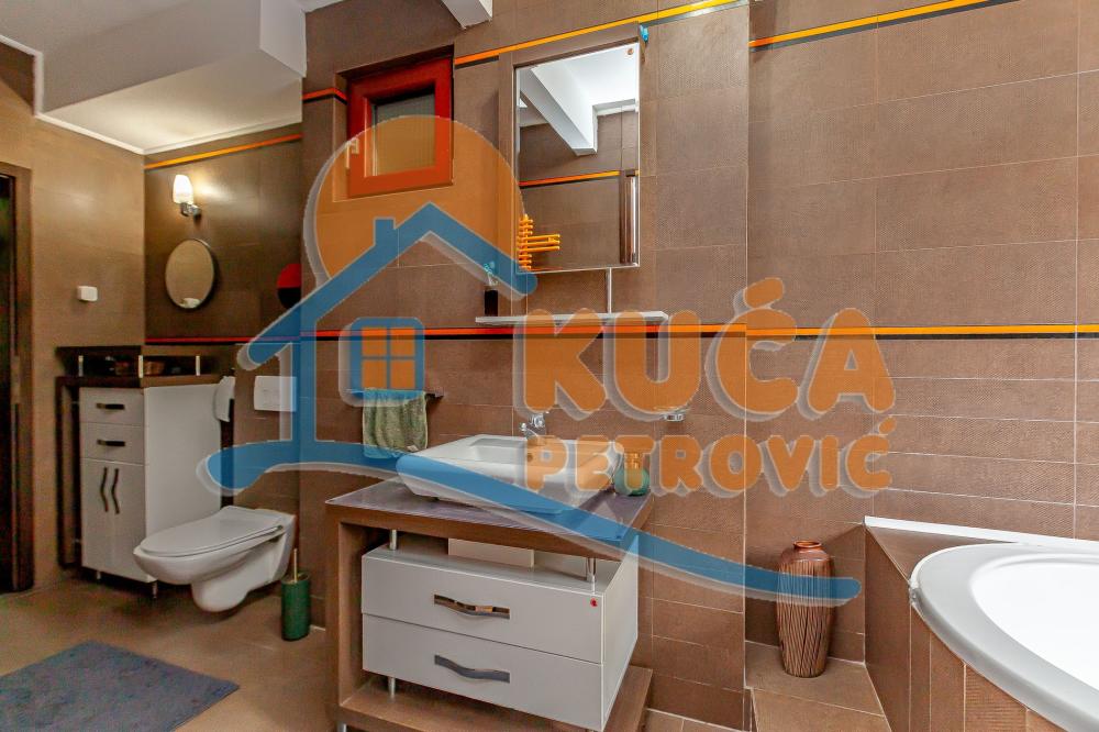 Slika 7 - Lole Ribara, Dvoiposoban stan na prodaju, 76m2, 189.000€