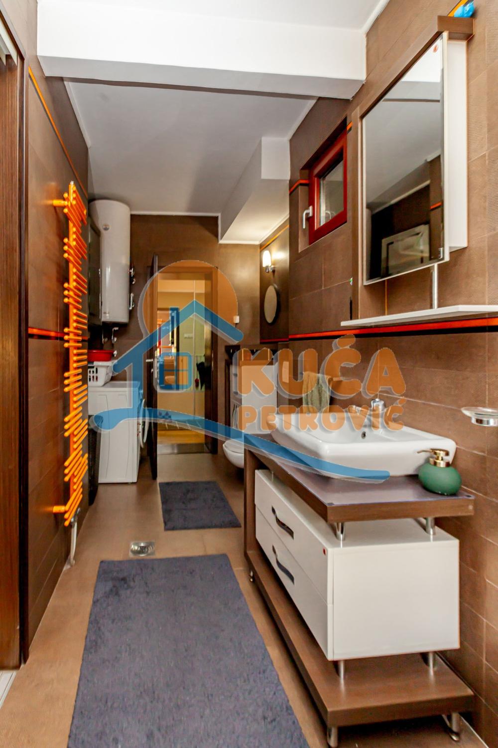 Slika 8 - Lole Ribara, Dvoiposoban stan na prodaju, 76m2, 189.000€