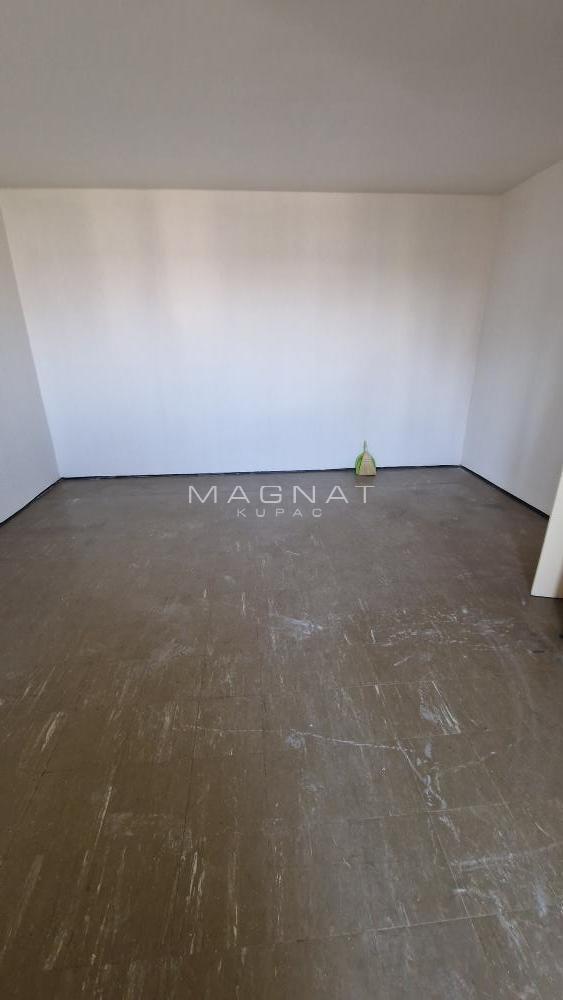 Slika 1 - Karađorđev Trg, Trosoban stan za izdavanje, 70m2, 450€