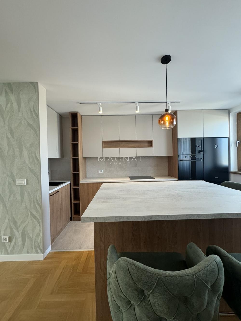 Slika 1 - Skender Begova, Trosoban stan za izdavanje, 77m2, 1.850€