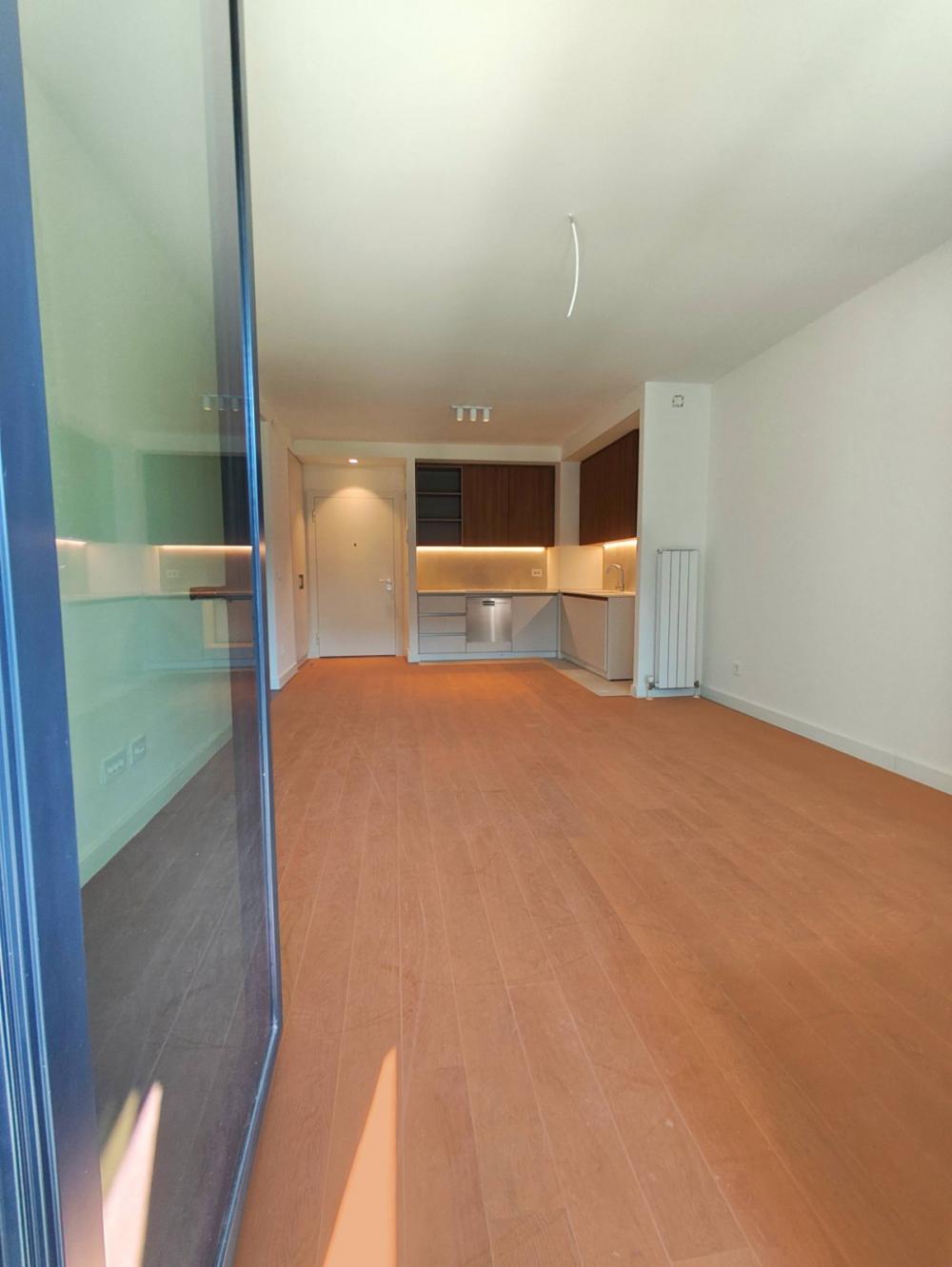 Slika 3 - Luke Ćelovića Trebinjca,  Lokal za izdavanje, 55m2, 1.200€