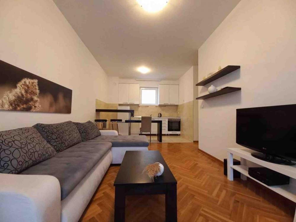 Glavna slika -Trosoban stan za izdavanje, 55m2, 800€