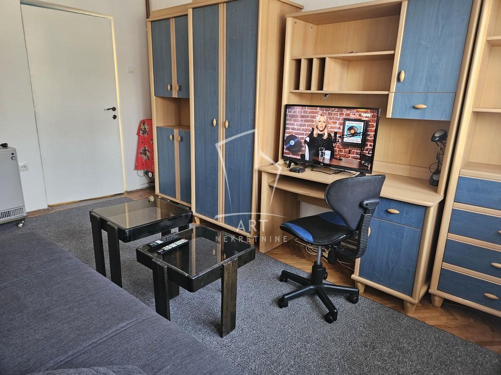 Slika 1 - Mirijevski Bulevar, Četvorosoban stan za izdavanje, 53m2, 500€