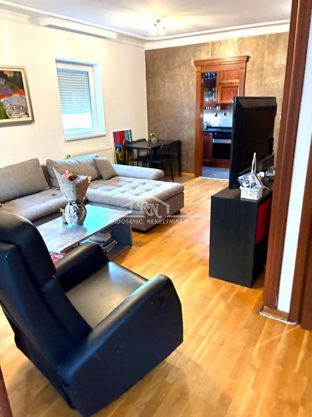 Slika 1 - Luke Vojvodića, Četvorosoban stan na prodaju, 95m2, 260.000€