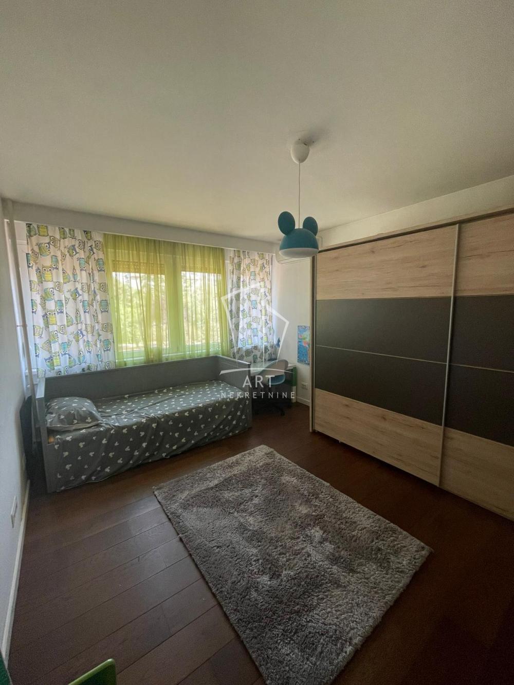 Slika 1 - Aleksinačkih rudara, Trosoban stan za izdavanje, 81m2, 1.200€