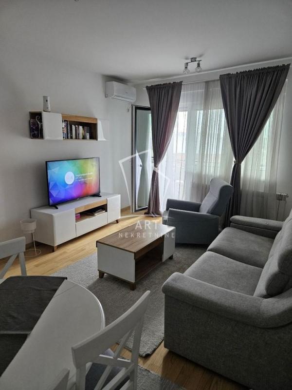 Glavna slika -Cara Dušana, Dvoiposoban stan za izdavanje, 56m2, 800€