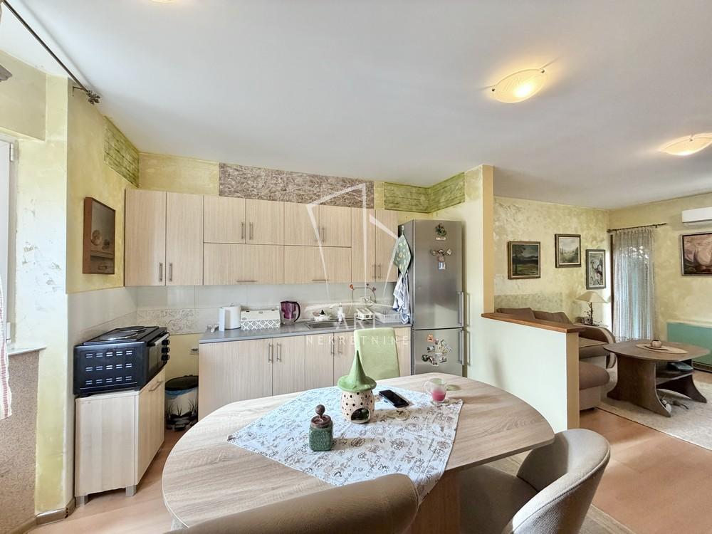 Slika 3 - Mite Stajića, Trosoban stan na prodaju, 69m2, 139.000€