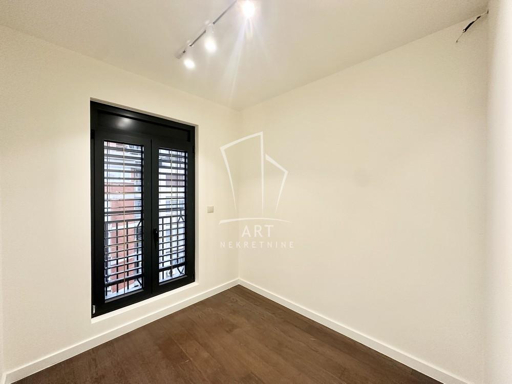 Slika 2 - Cara Nikolaja II, Četvorosoban stan na prodaju, 114m2, 455.000€