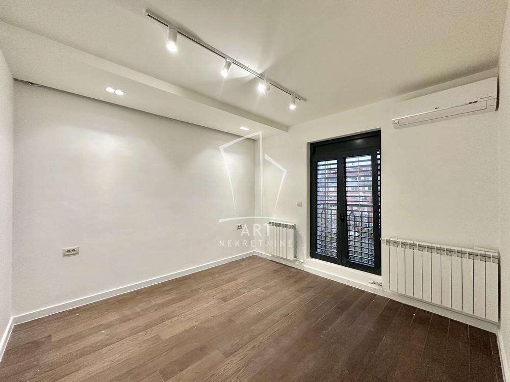 Slika 8 - Cara Nikolaja II, Četvorosoban stan na prodaju, 114m2, 455.000€