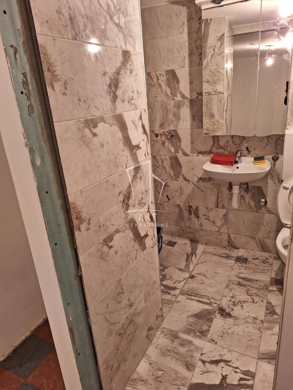 Slika 9 - Bulevar despota Stefana,  Lokal za izdavanje, 88m2, 1.100€