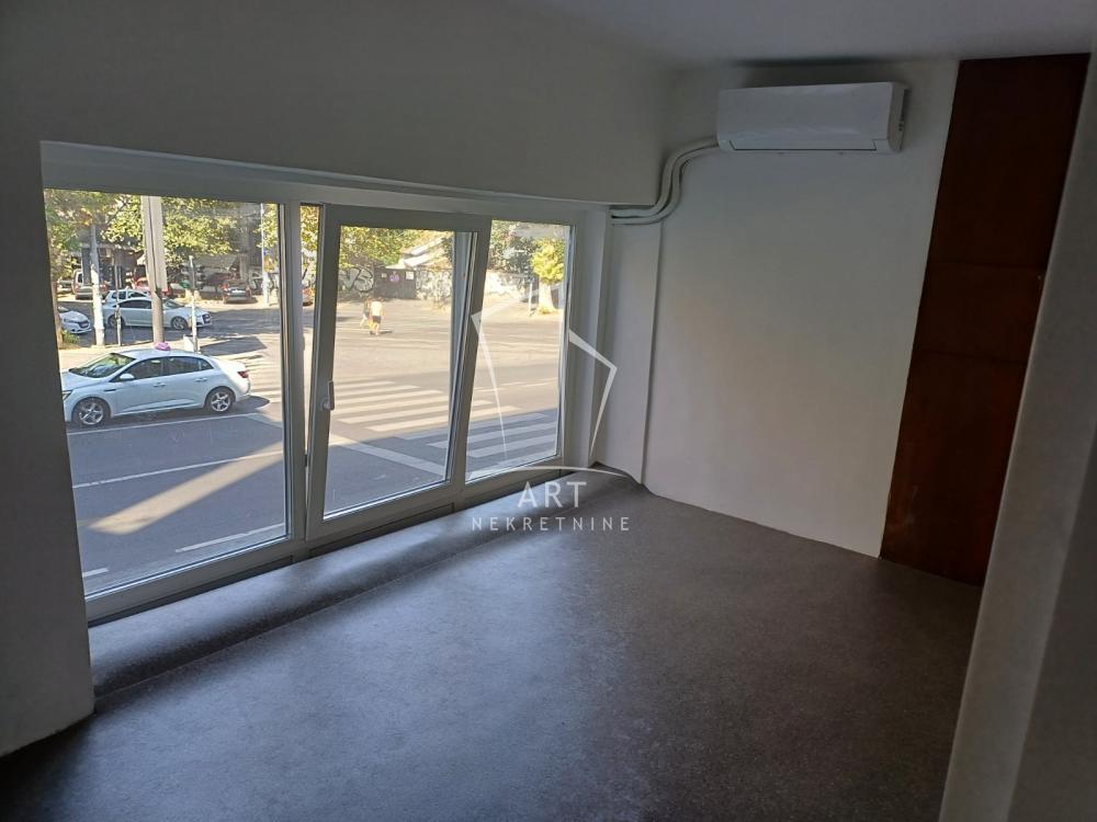 Slika 1 - Bulevar despota Stefana,  Lokal za izdavanje, 88m2, 1.100€
