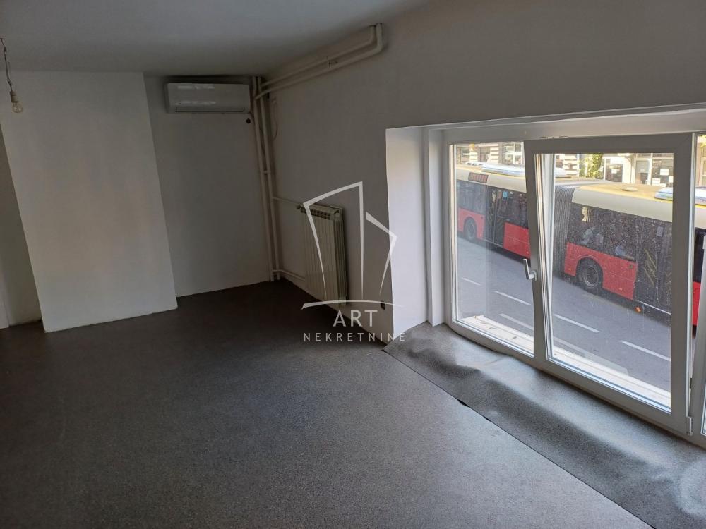 Slika 2 - Bulevar despota Stefana,  Lokal za izdavanje, 88m2, 1.100€