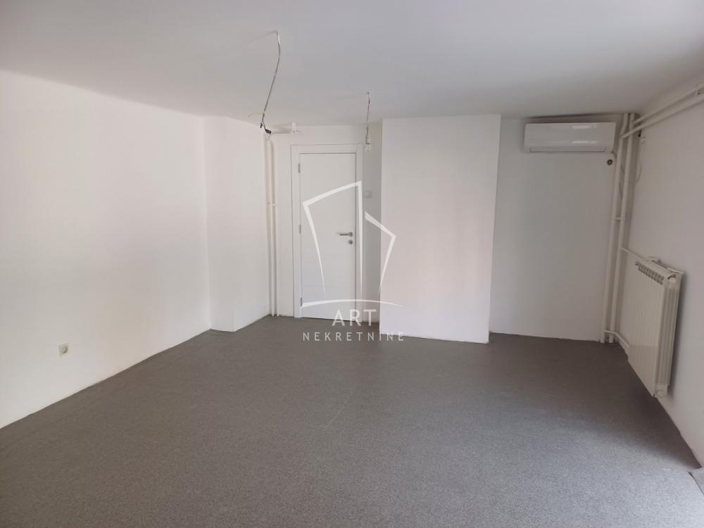 Slika 7 - Bulevar despota Stefana,  Lokal za izdavanje, 88m2, 1.100€