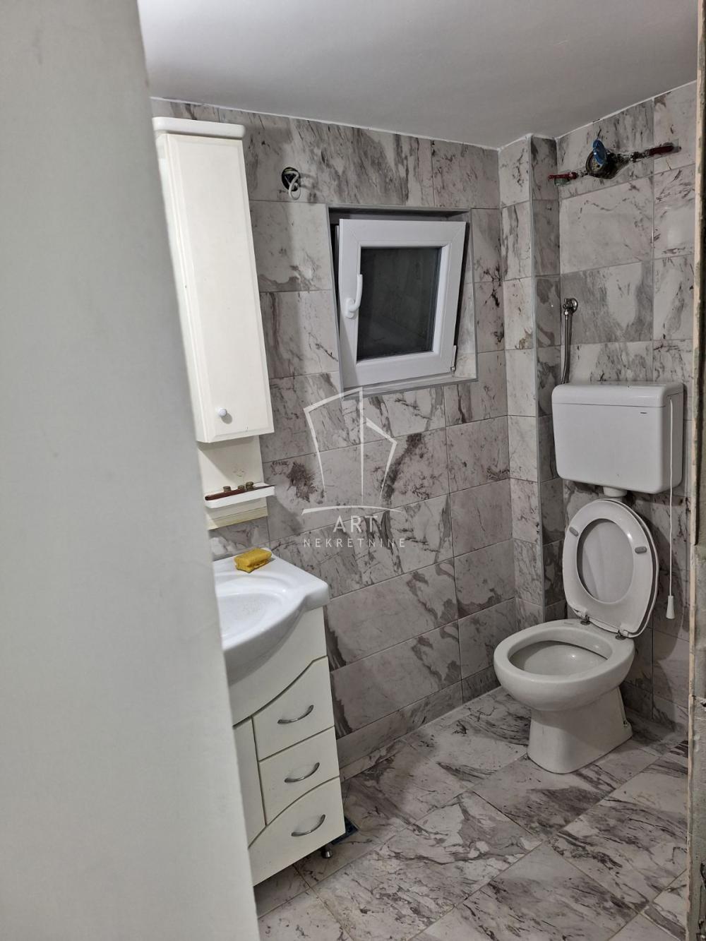 Slika 8 - Bulevar despota Stefana,  Lokal za izdavanje, 88m2, 1.100€