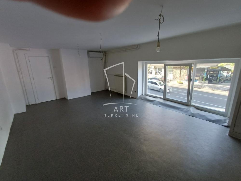 Glavna slika -Bulevar despota Stefana,  Lokal za izdavanje, 88m2, 1.100€