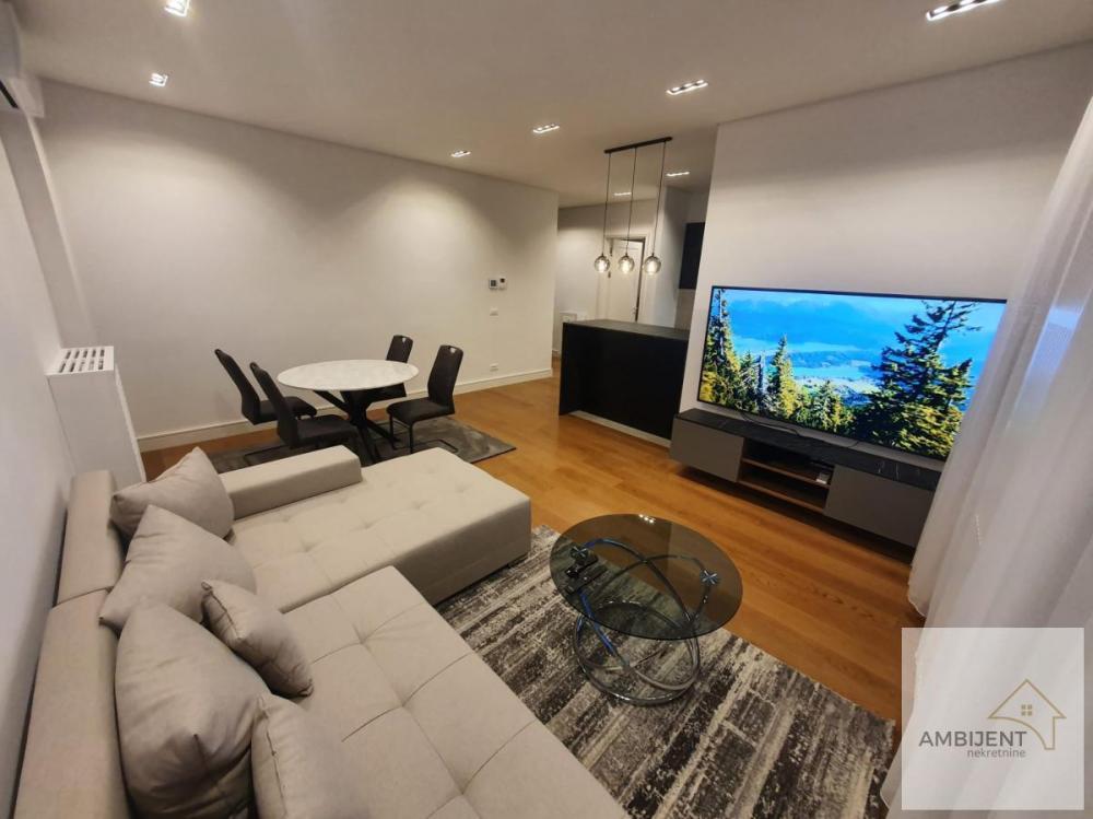 Glavna slika -Dvosoban stan za izdavanje, 67m2, 1.600€