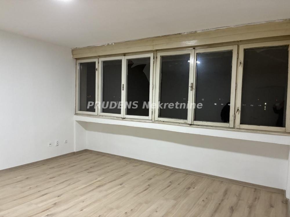 Slika 1 - Trg Zorana Đinđića, Dvosoban stan na prodaju, 56m2, 120.000€
