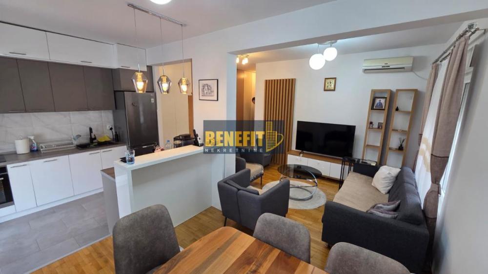 Glavna slika -Trosoban stan za izdavanje, 72m2, 880€