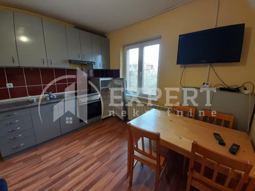 Slika 2 - Bulevar Medijana, Troiposoban stan za izdavanje, 45m2, 350€