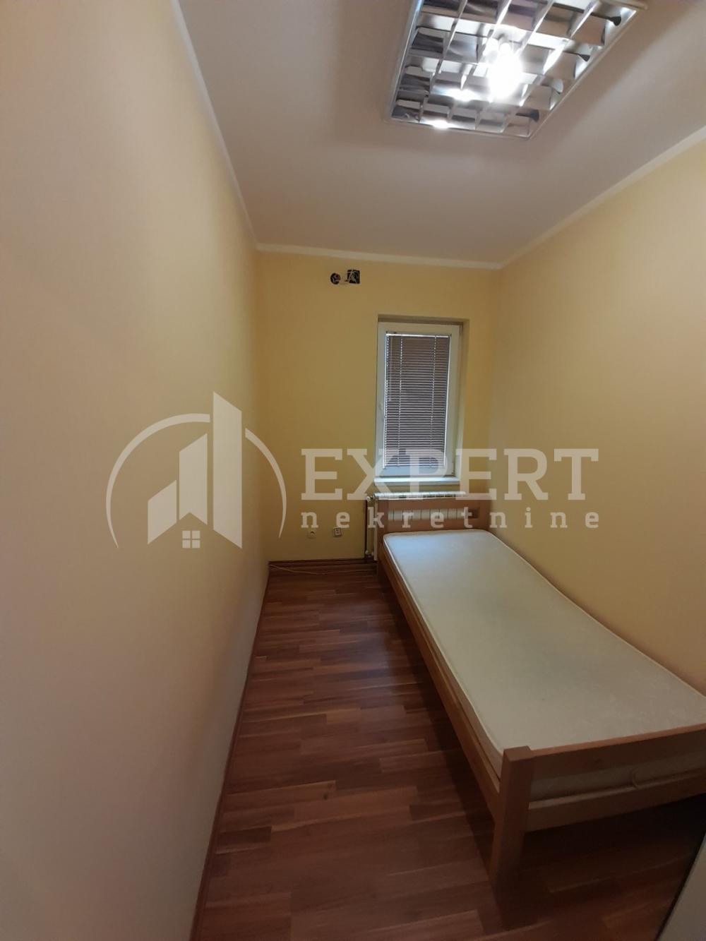 Slika 7 - Bulevar Medijana, Troiposoban stan za izdavanje, 45m2, 350€